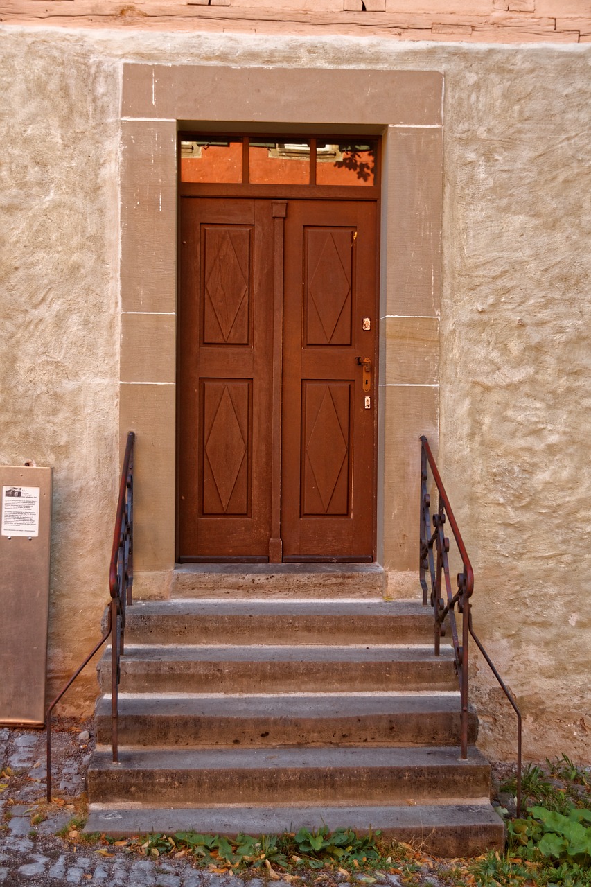 wooden door door old free photo