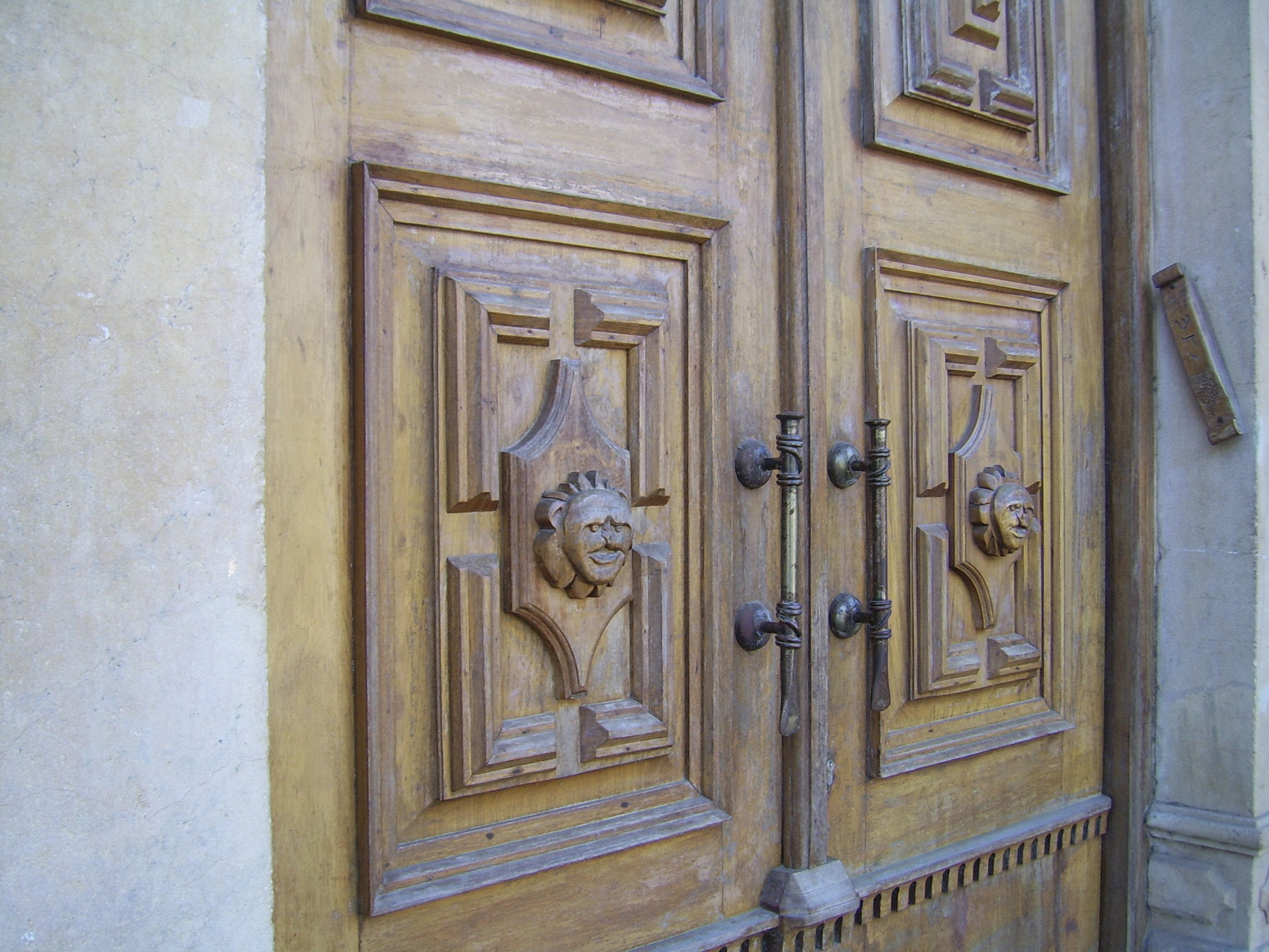 wooden door carved free photo