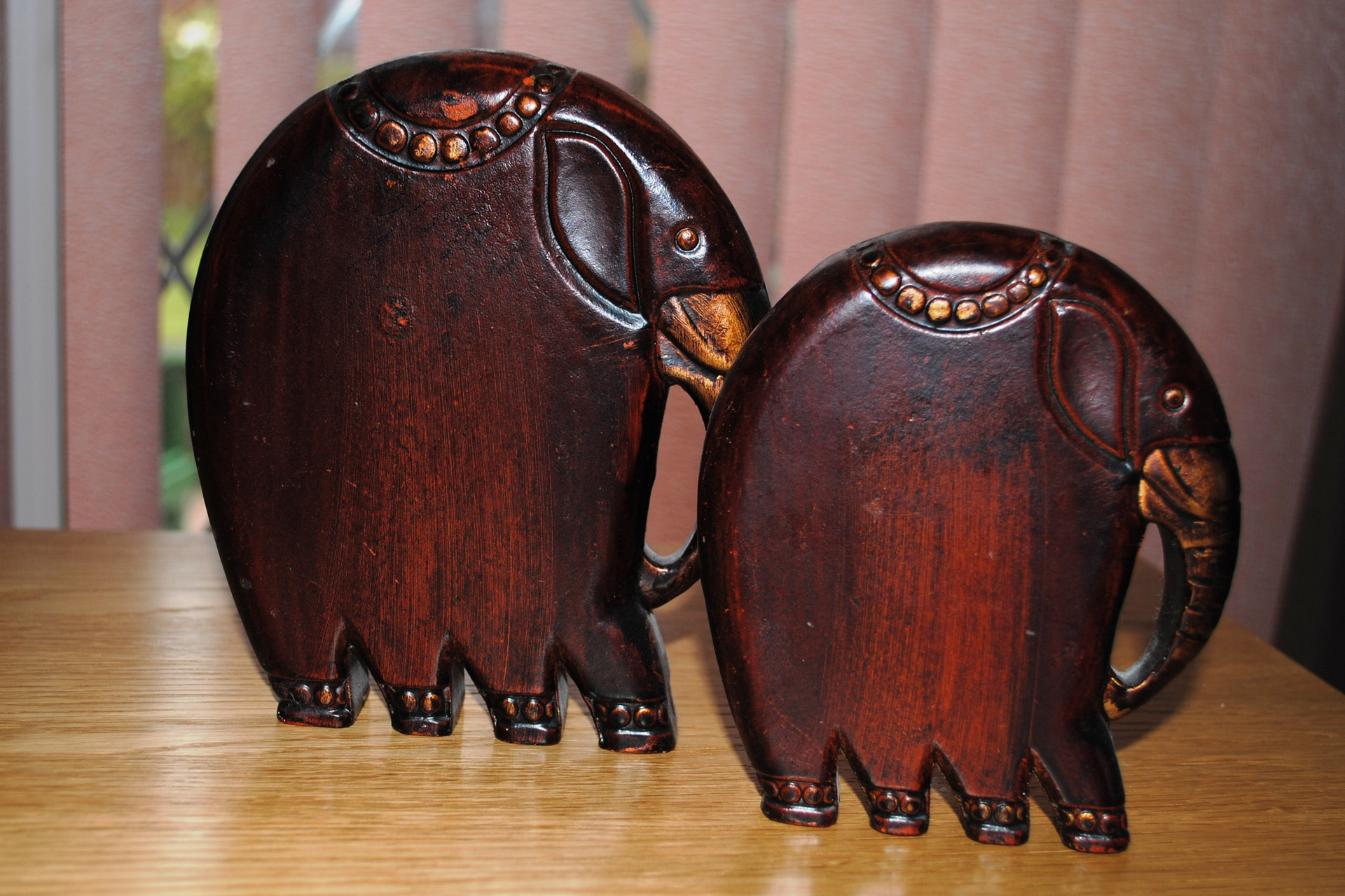 wood elephants carved free photo