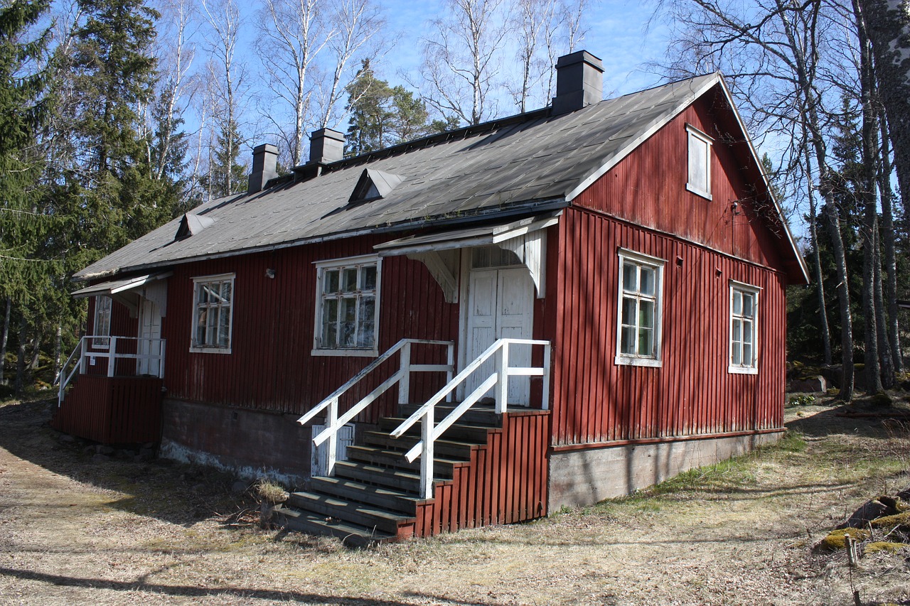 wooden house red old free photo