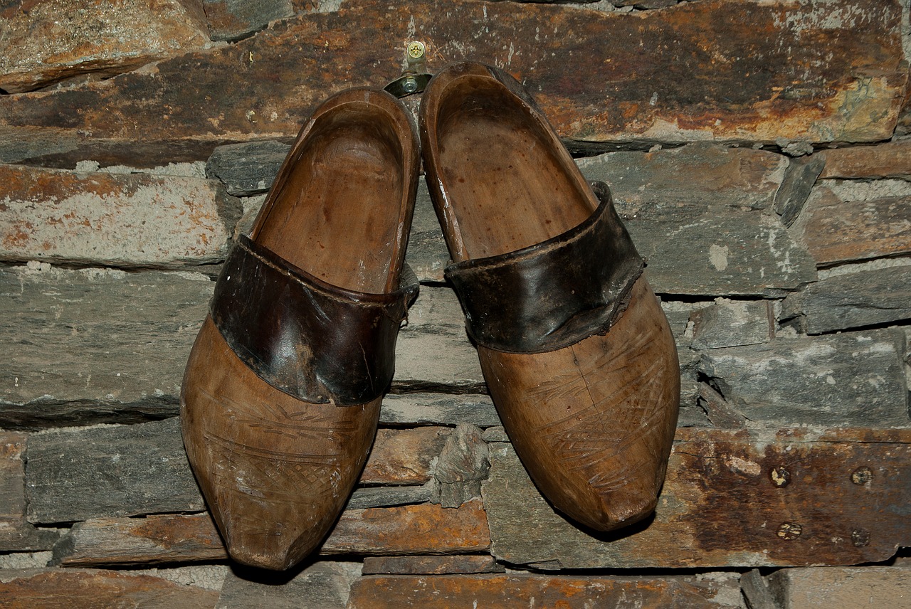 wooden shoes shoes field free photo