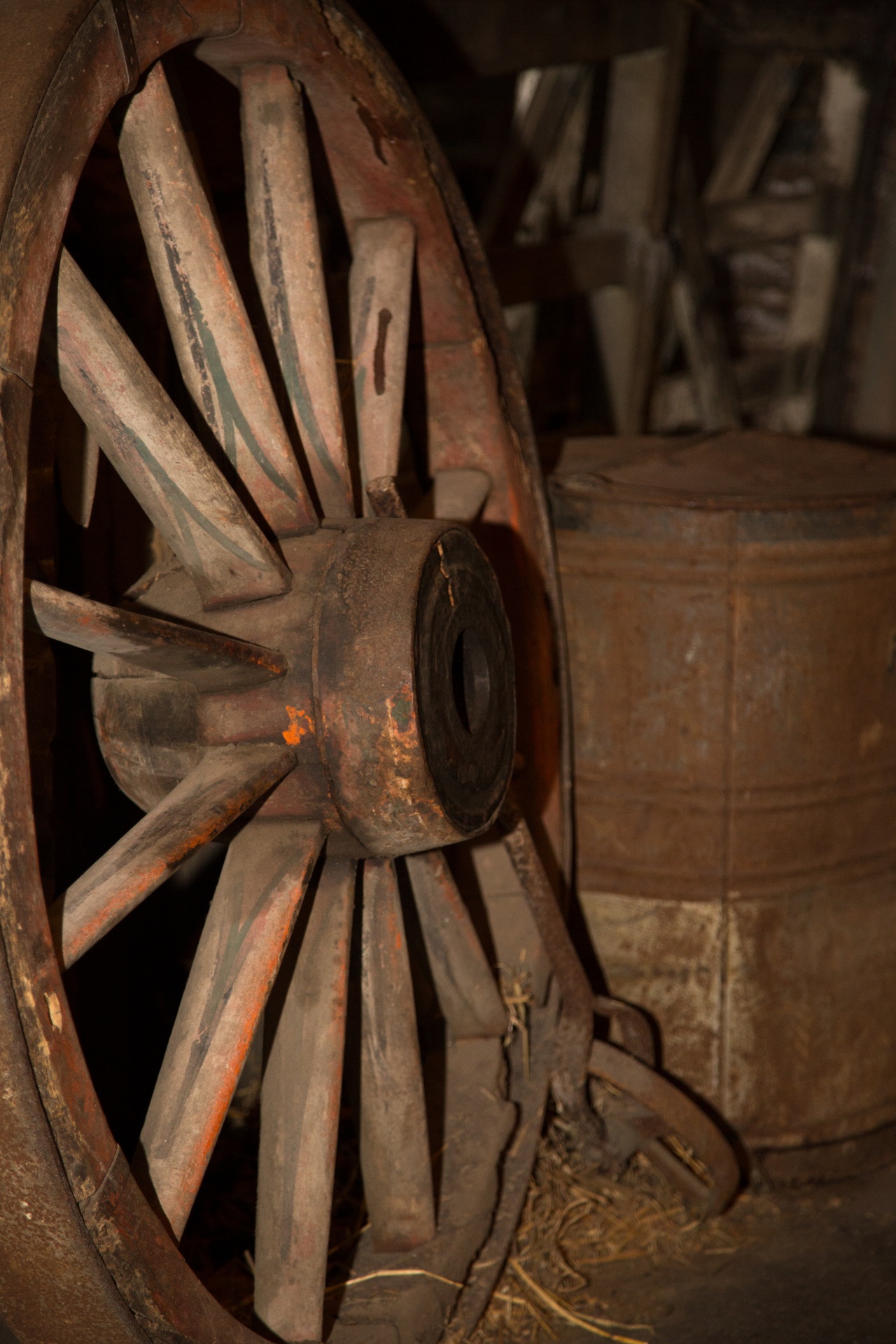 wagon wheel wooden free photo