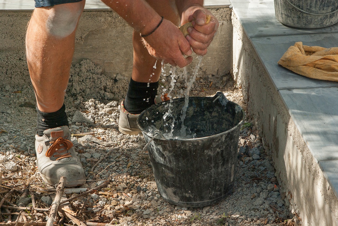 worker tile tiler free photo