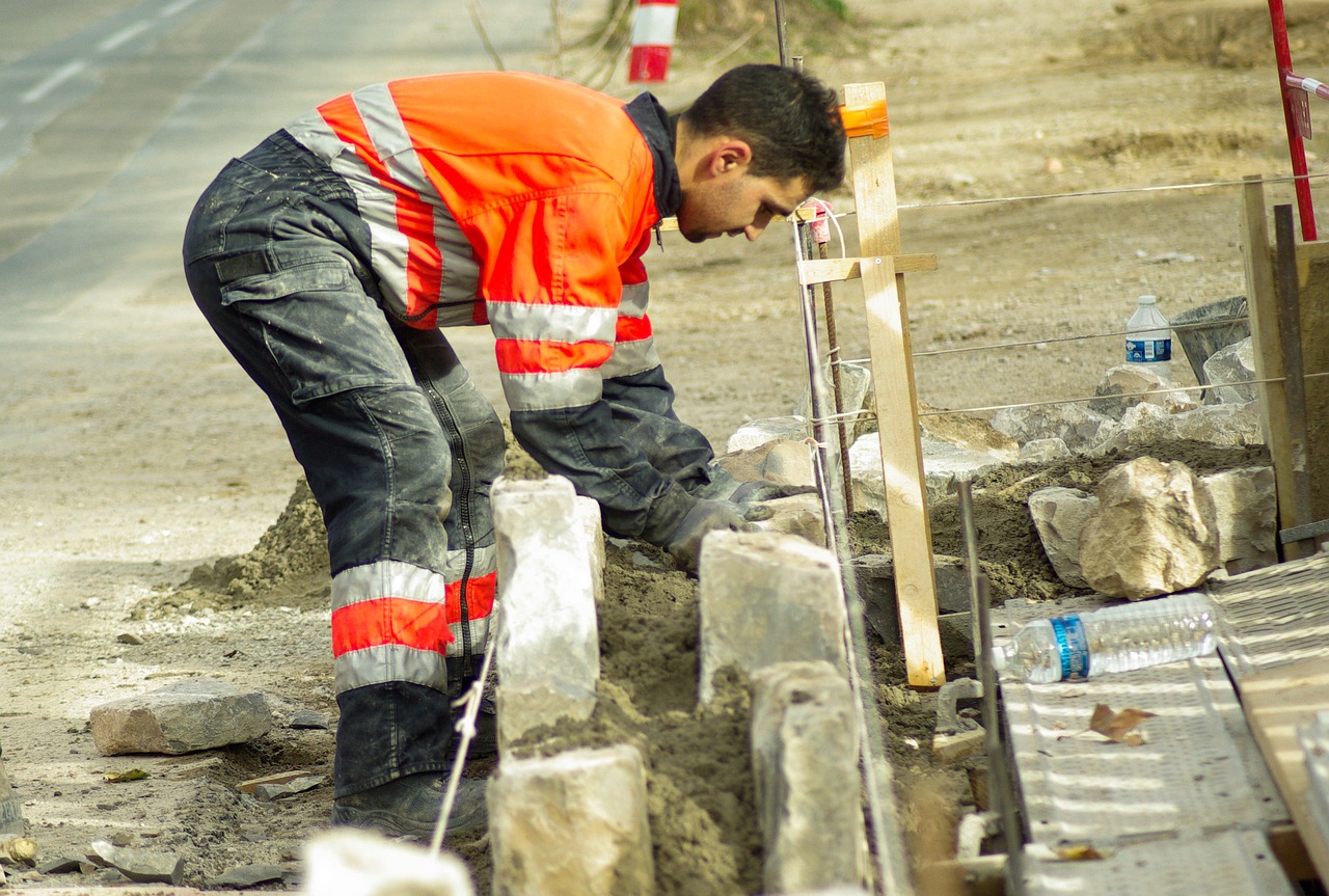 worker masonry concrete free photo