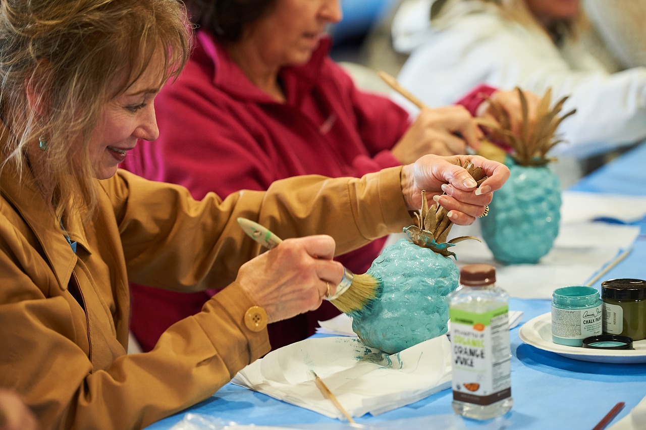 workshops  chalk painting  annie sloan free photo