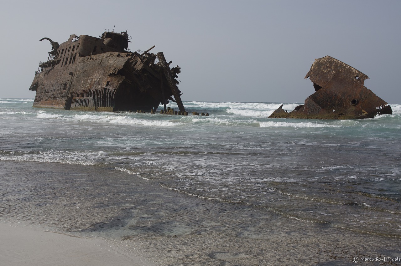 wreck capoverde sea free photo