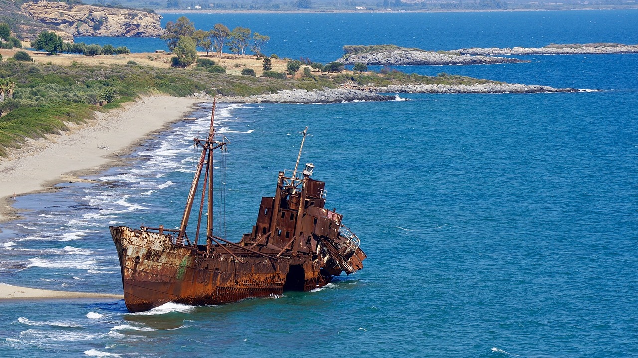 wreck boat expired free photo