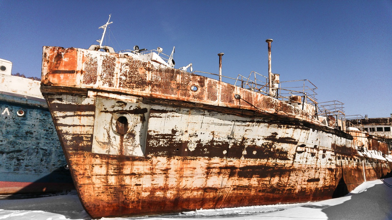 wrecks port boats free photo