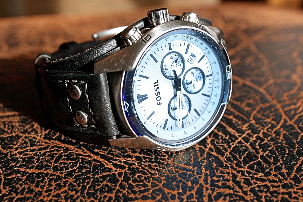 wrist watch clock time indicating free photo