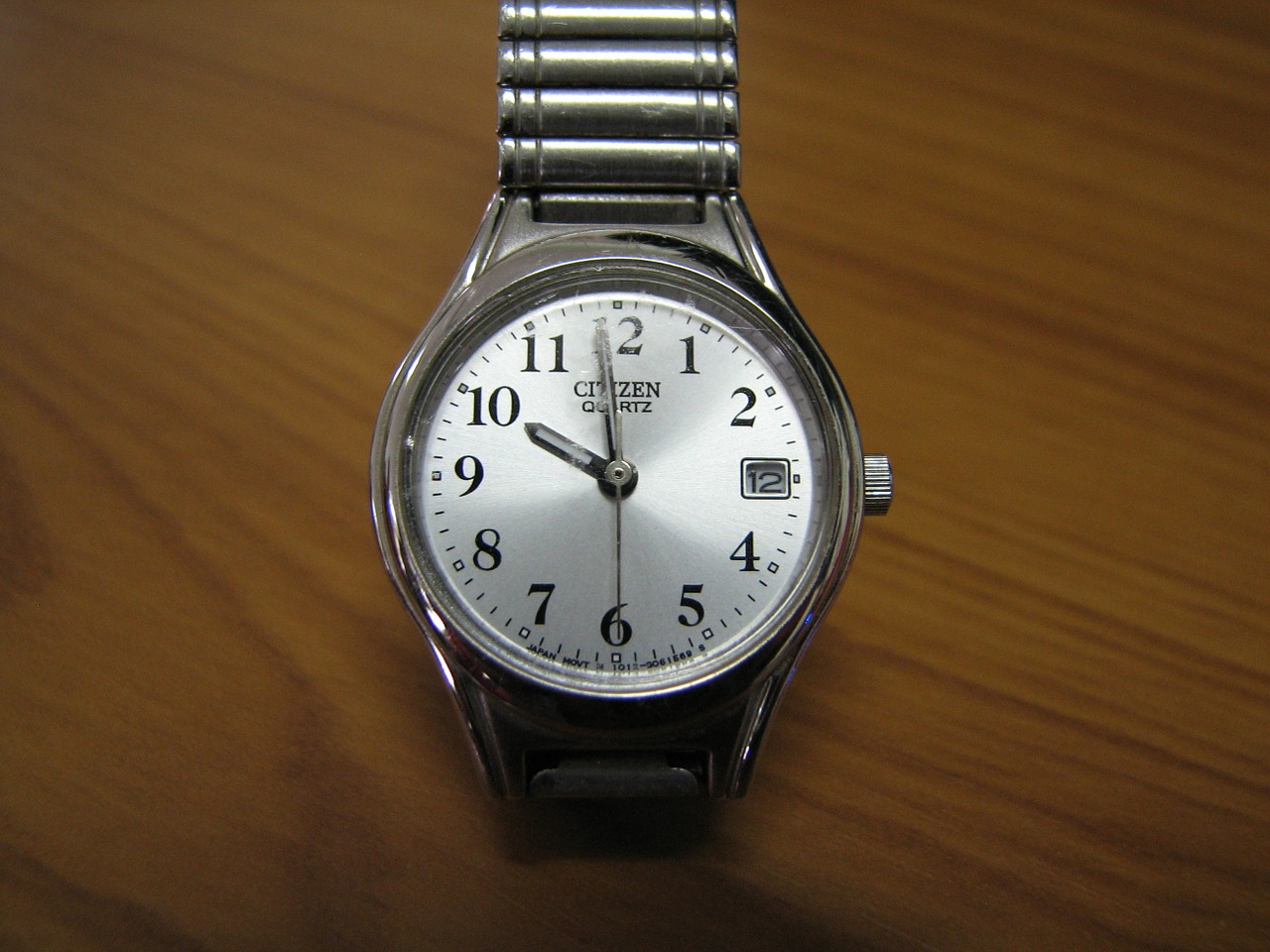 wristwatch watch silver free photo