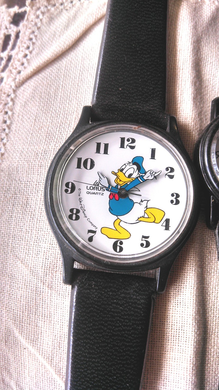 wristwatch donald duck design free photo