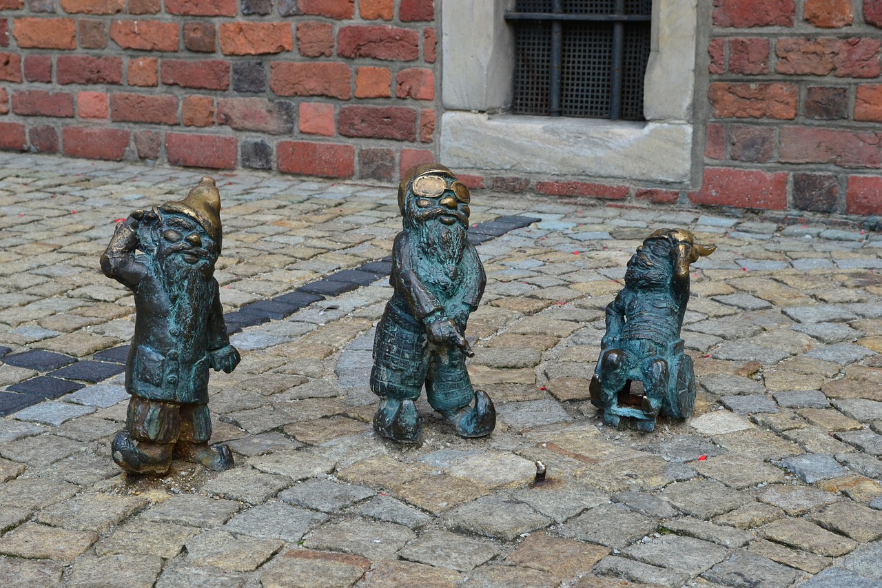 wrocław krasnal the figurine free photo