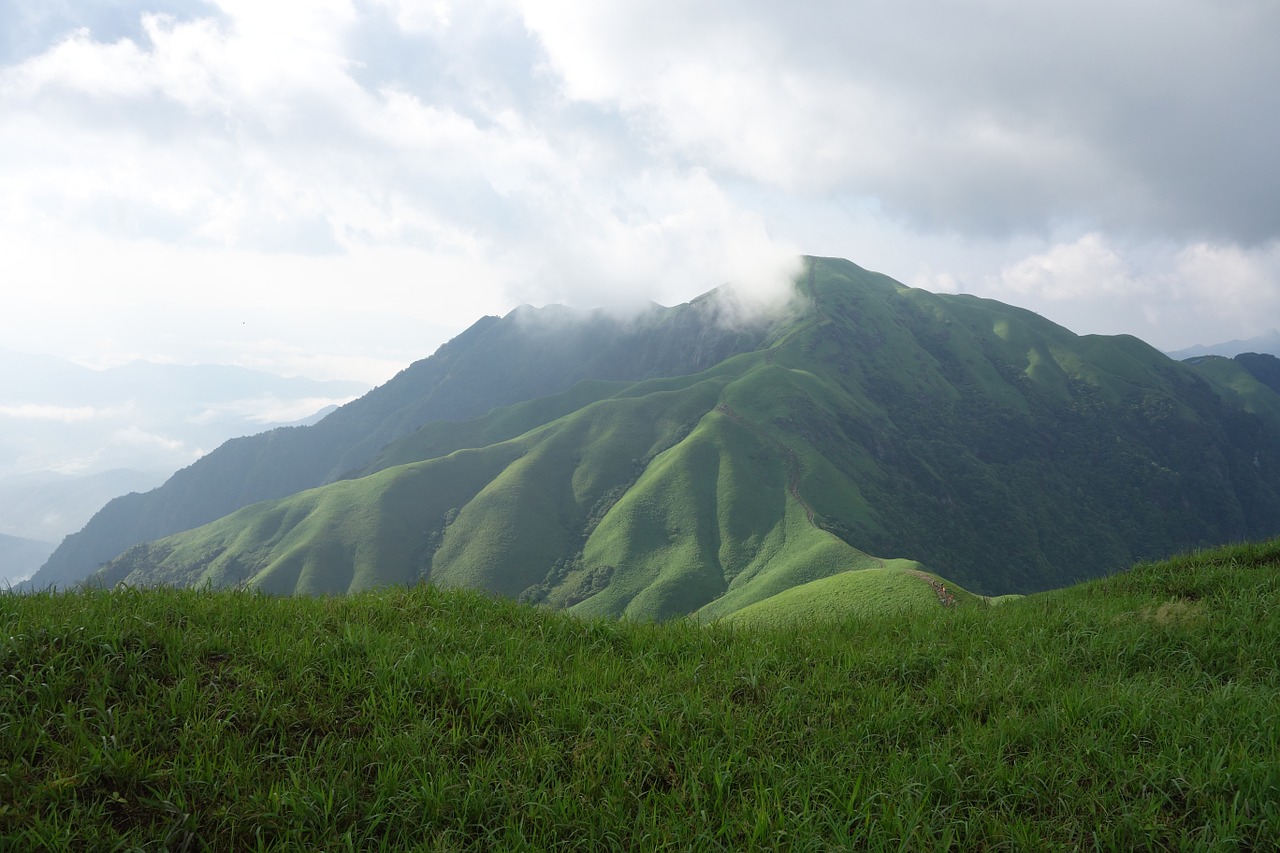 wugongshan mountains clouds free photo