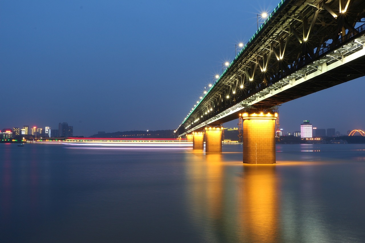 wuhan wuhan yangtze river bridge the yangtze river free photo