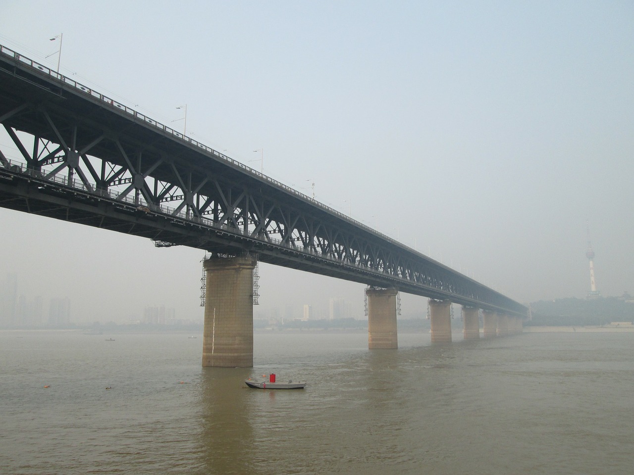 wuhan yangtze river bridge building the yangtze river free photo