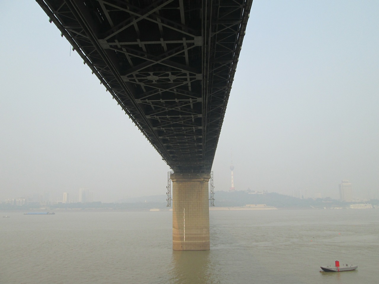 wuhan yangtze river bridge building the yangtze river free photo