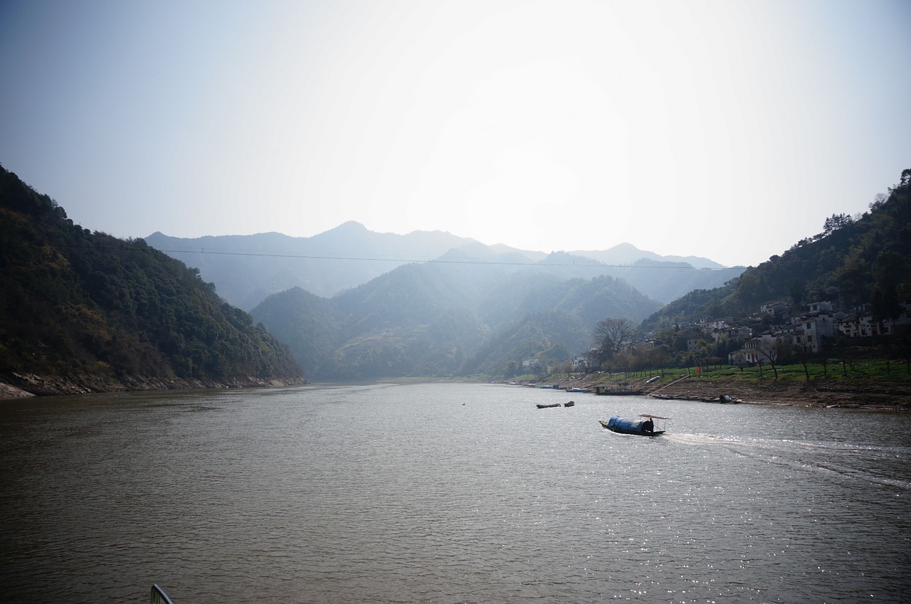 xinanjiang river landscape free photo