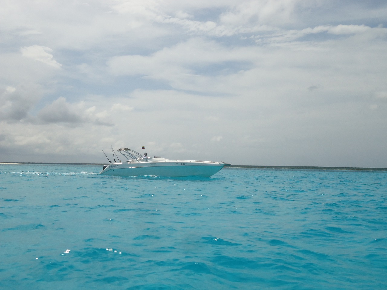 yacht isla la tortuga holiday free photo