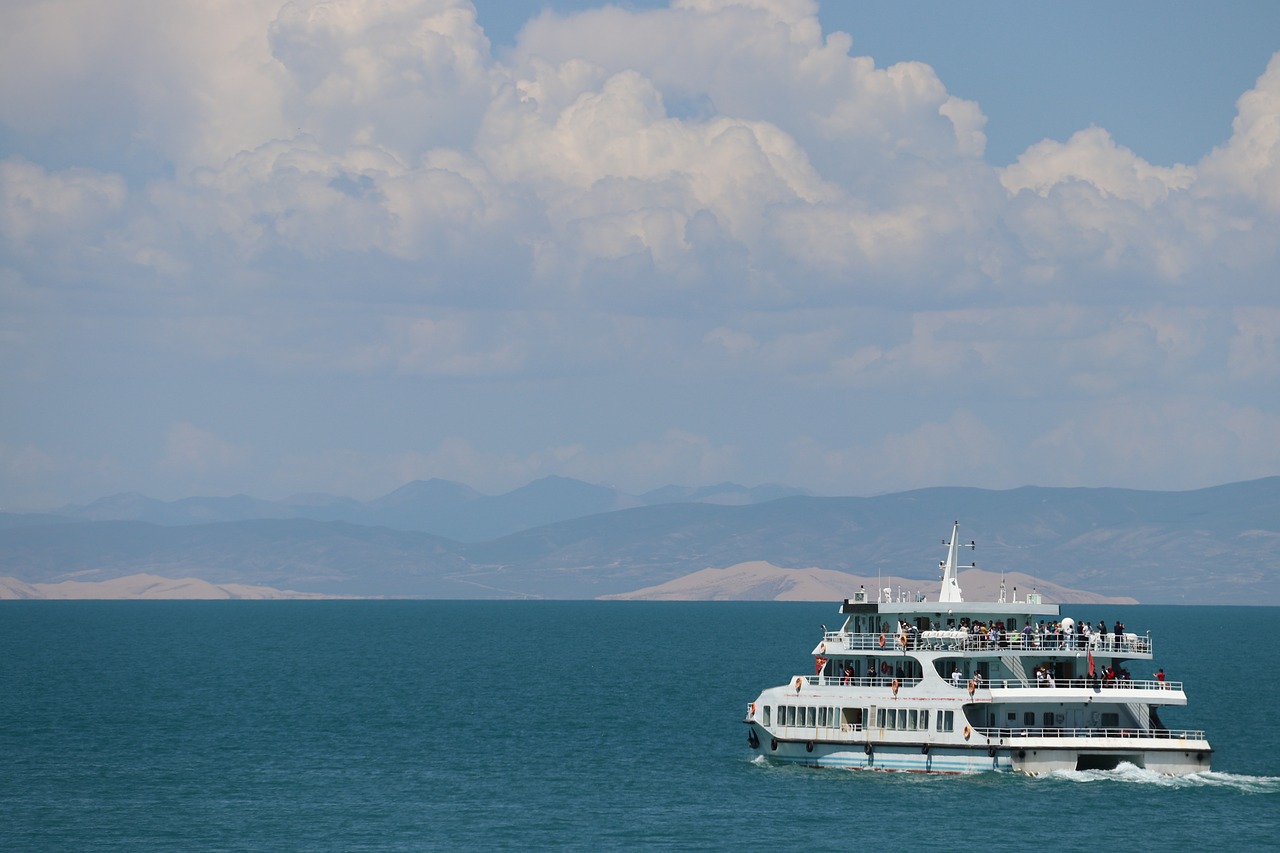 yacht  qinghai lake  blue sky free photo