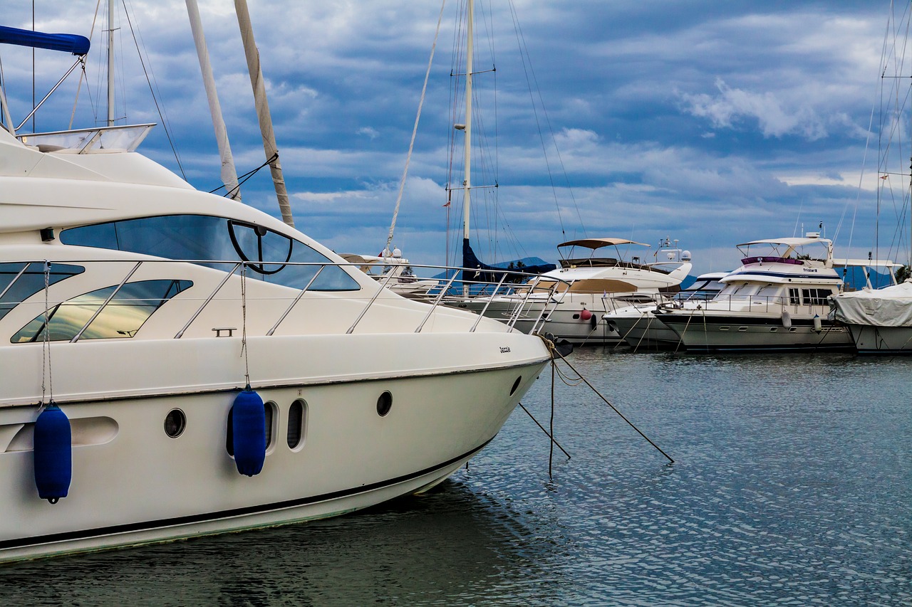 yacht  mallorca  port de alcudia free photo