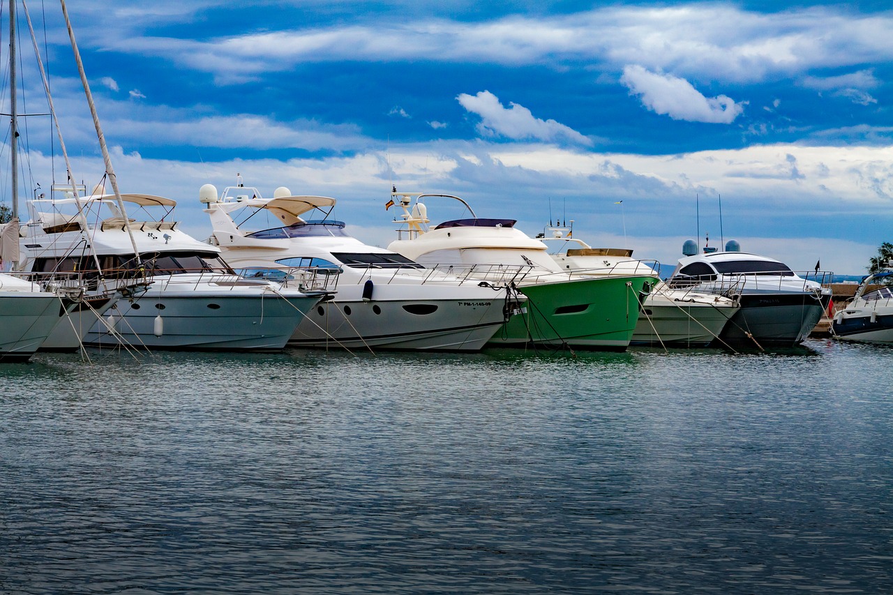 yacht  mallorca  port de alcudia free photo