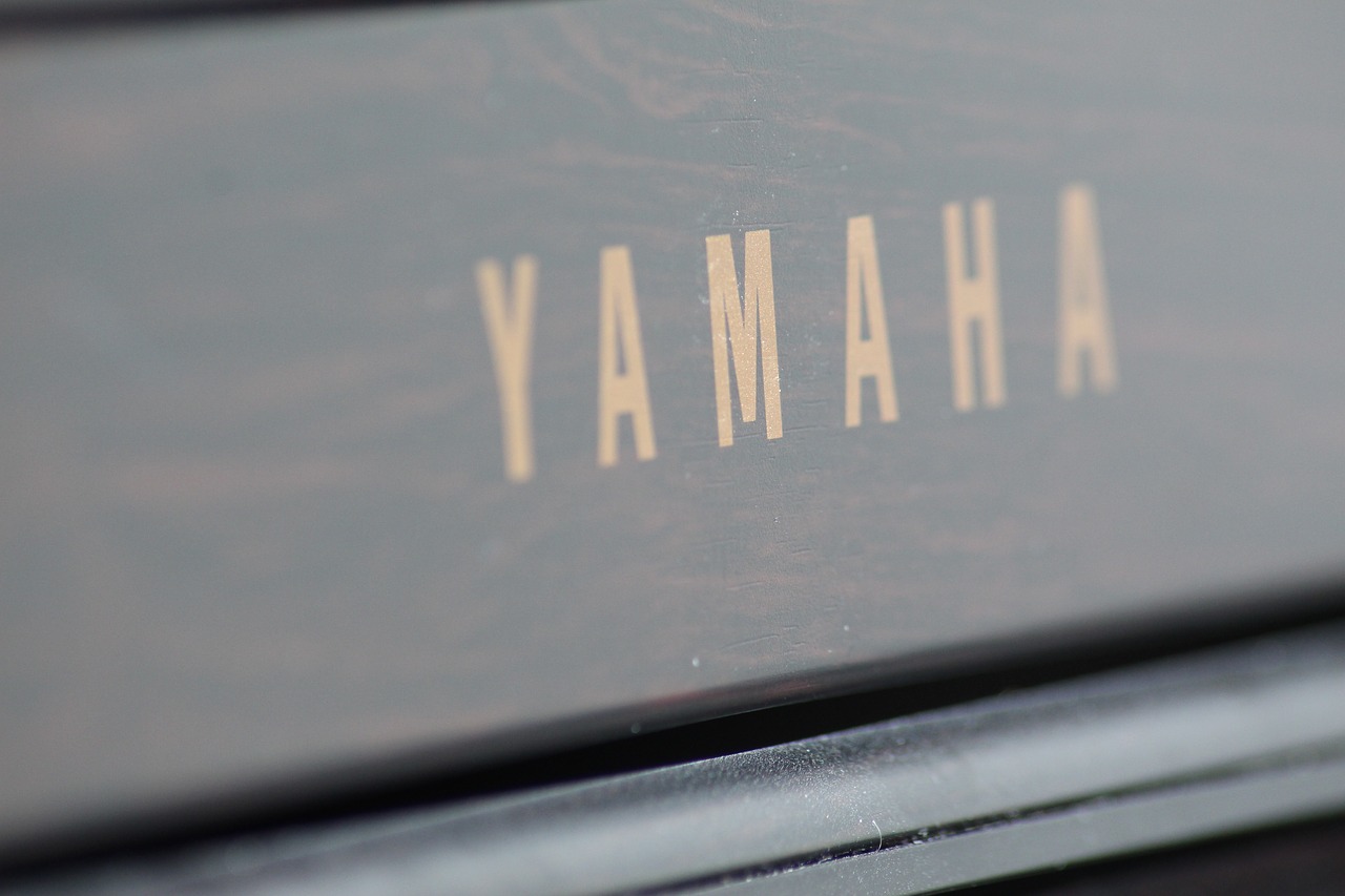 yamaha piano close free photo