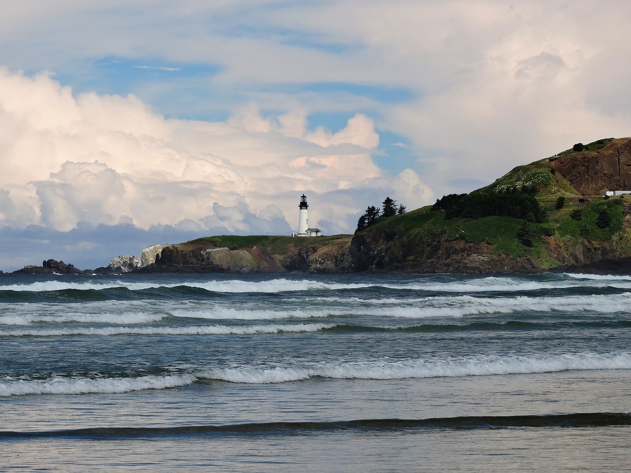 yaquina head lighthouse waves free photo