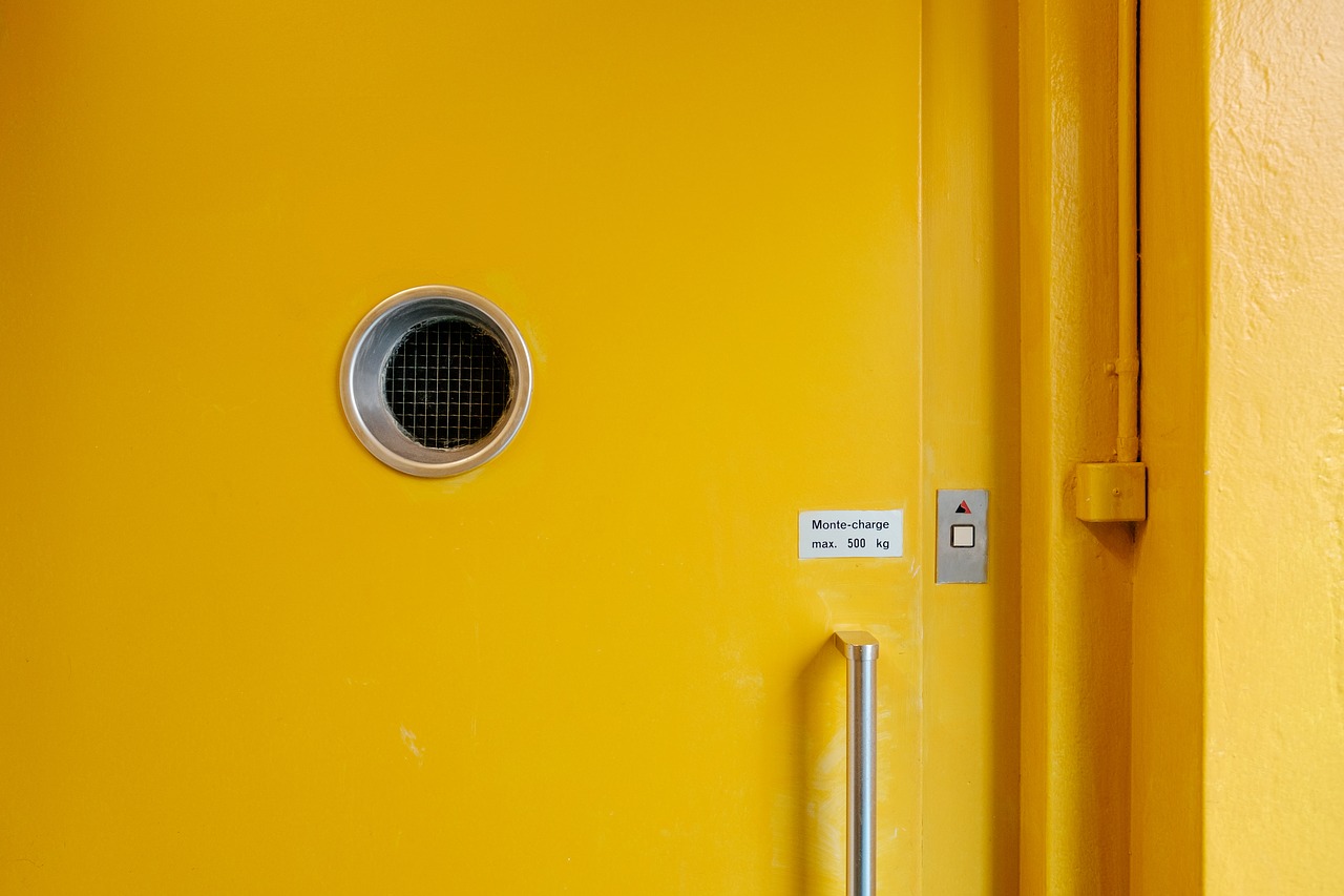 yellow door hole free photo