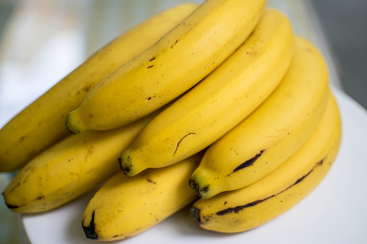 yellow  bananas  nutrition free photo