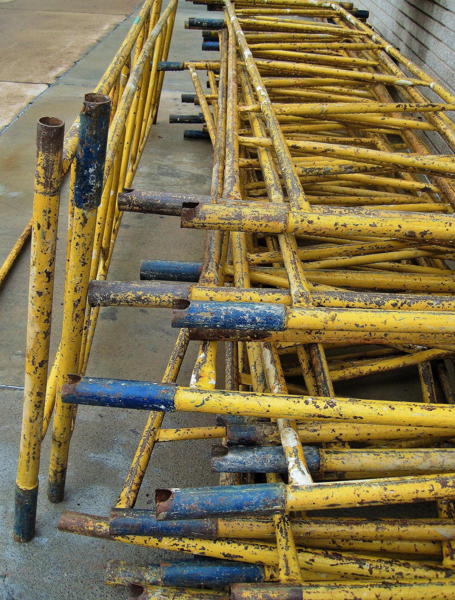 scaffolding yellow pieces free photo