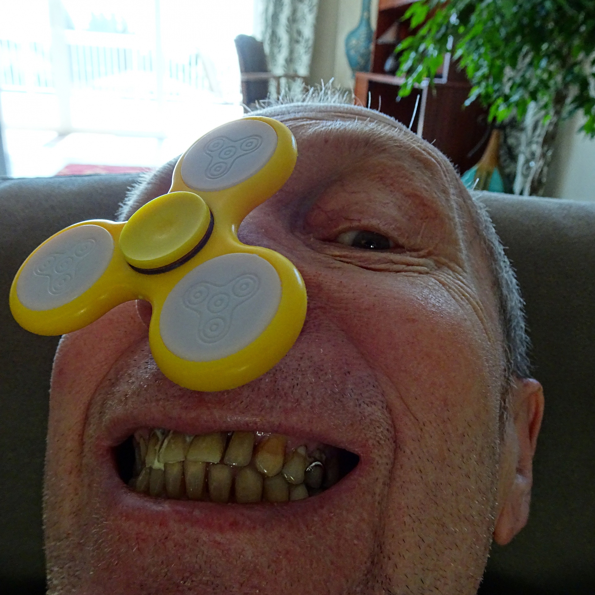 selfie yellow spinner free photo