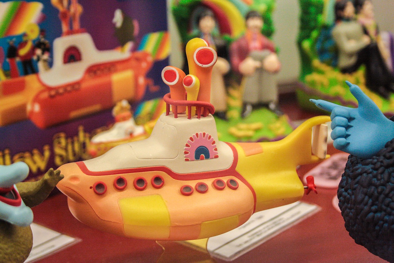 yellow submarine the beatles toy free photo