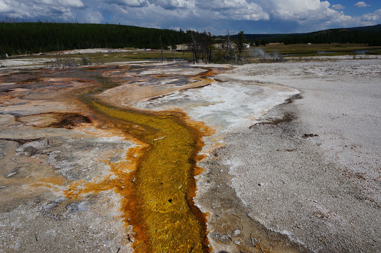 yellowstone geezer park free photo