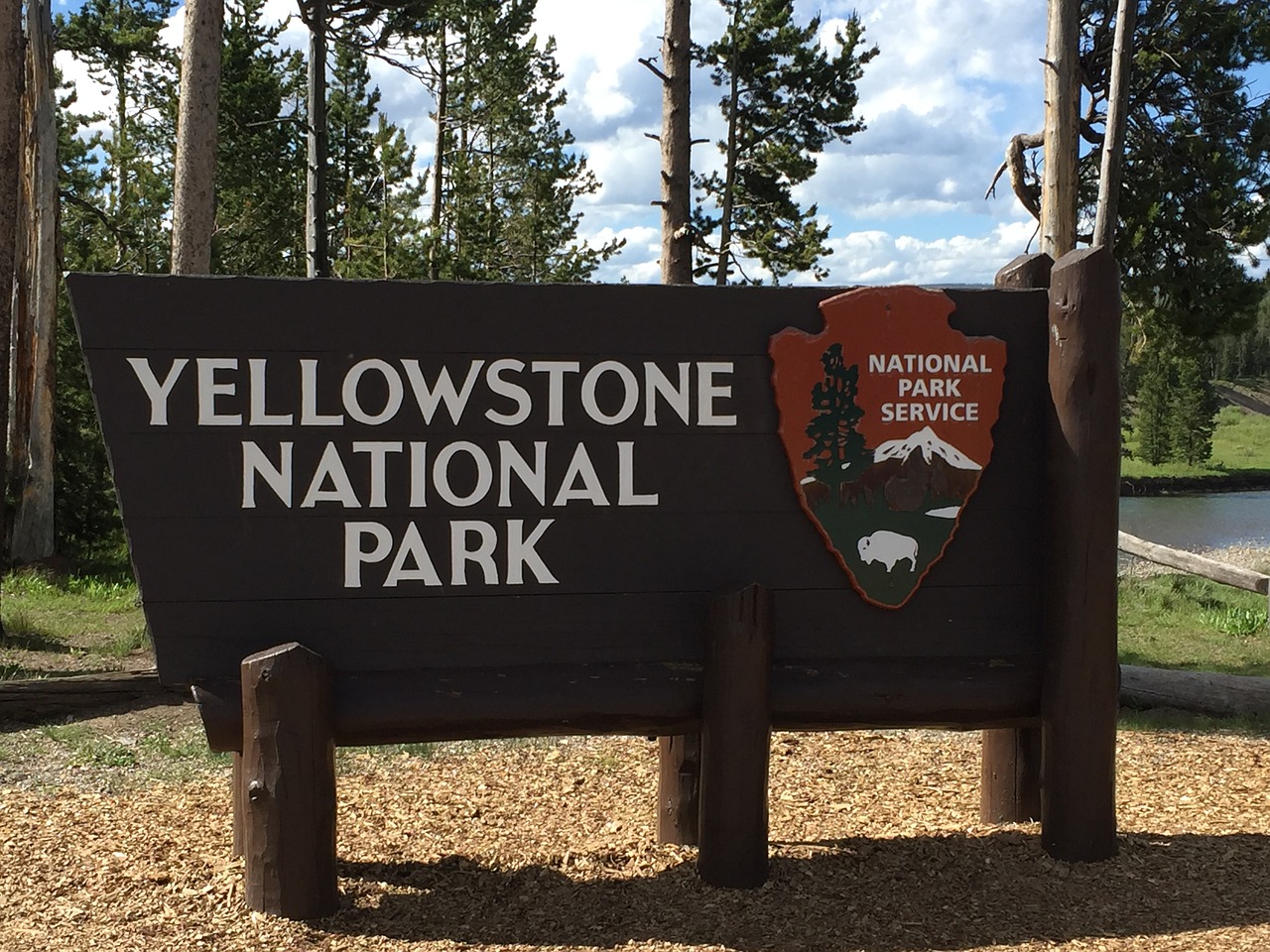 yellowstone national park sign yellowstone free photo