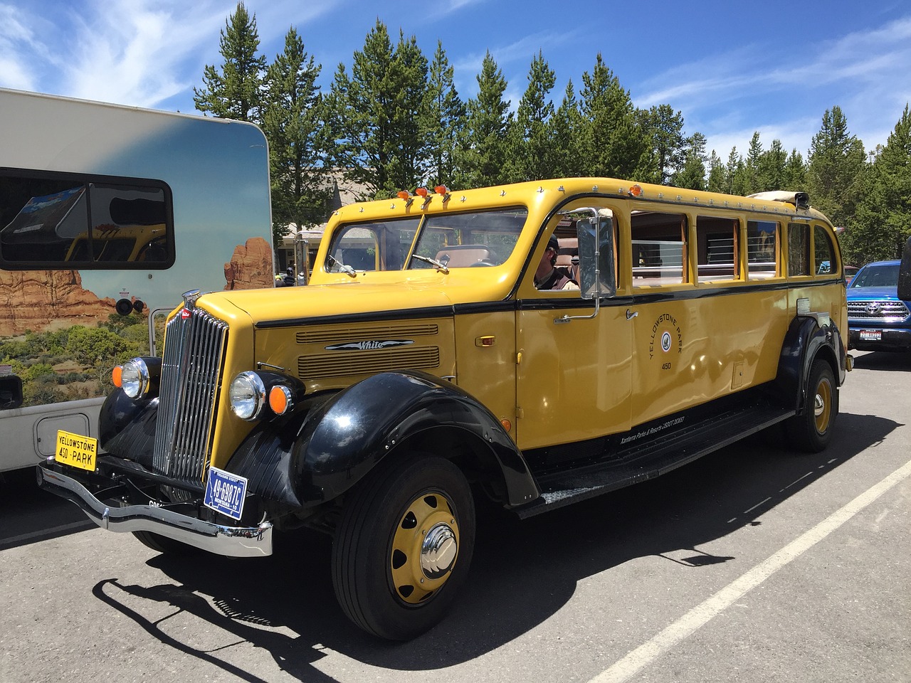 yellowstone national park tour bus yellowstone free photo