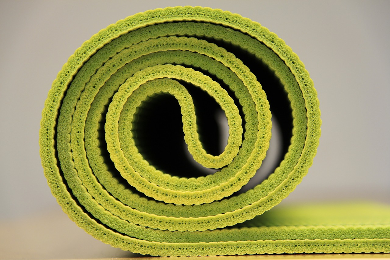 yoga yoga mat green free photo