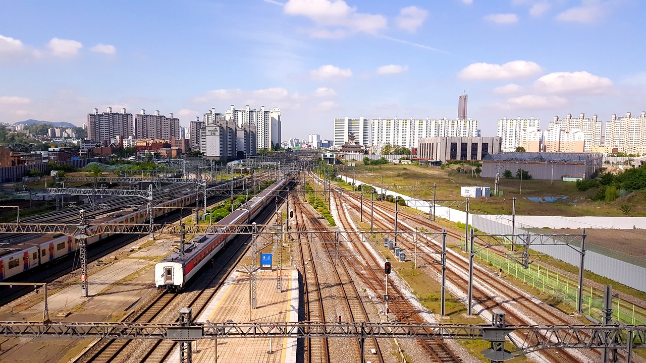 yongsan station railroad tracks the train path free photo