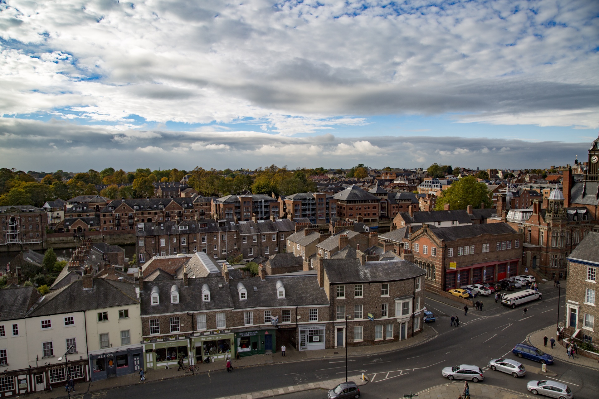 Huntingdon smyth. Глостер город в Англии. Gloucester город в Англии. Йорк Англия. Город Ранкорн Англия.