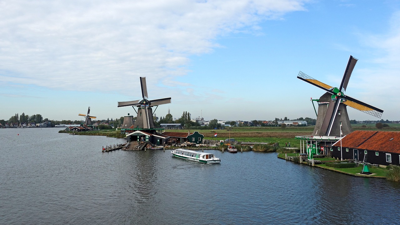 zaanse schans  windmills  tourism free photo