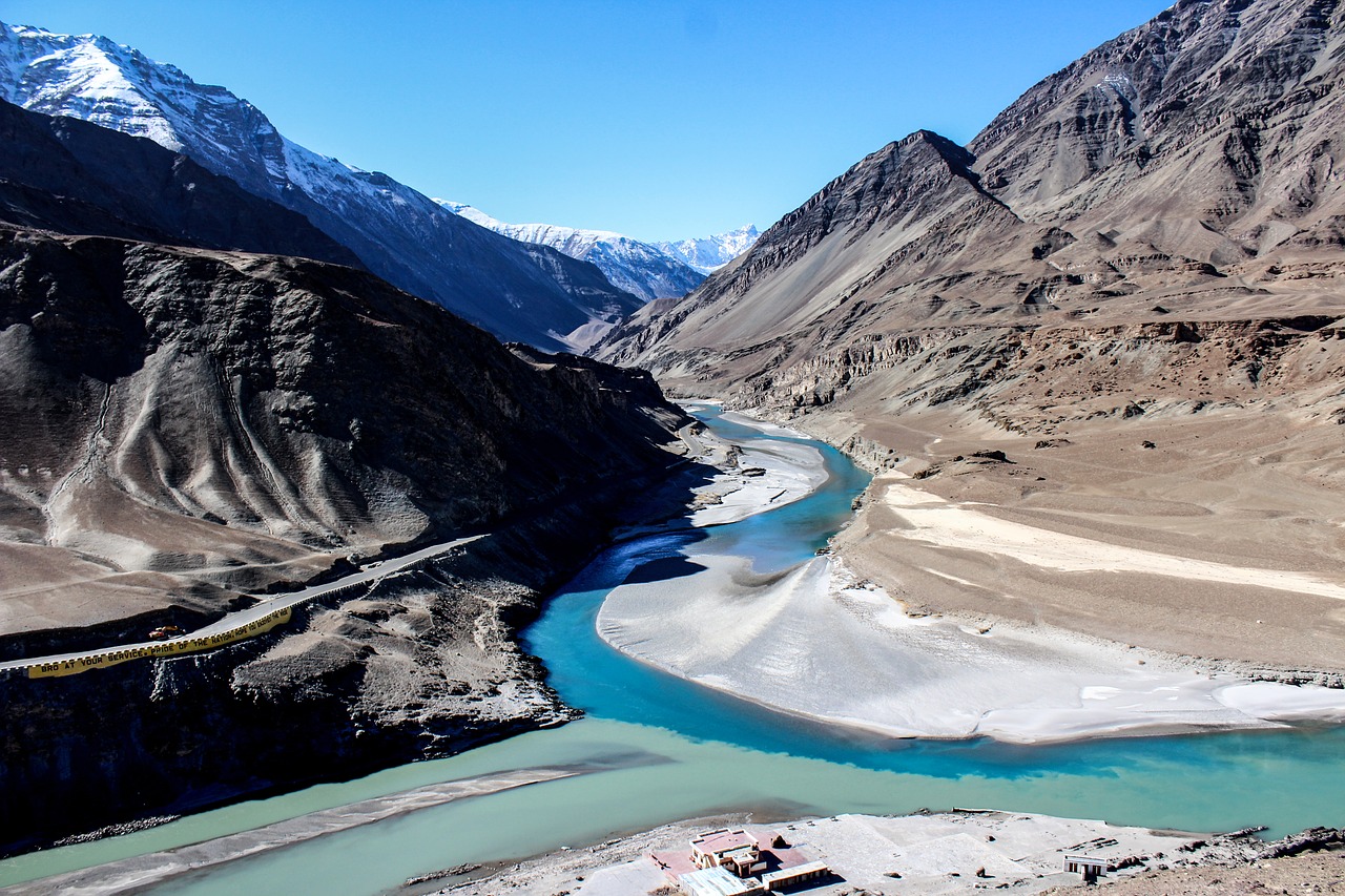 zanskar river  indus river  mountains free photo