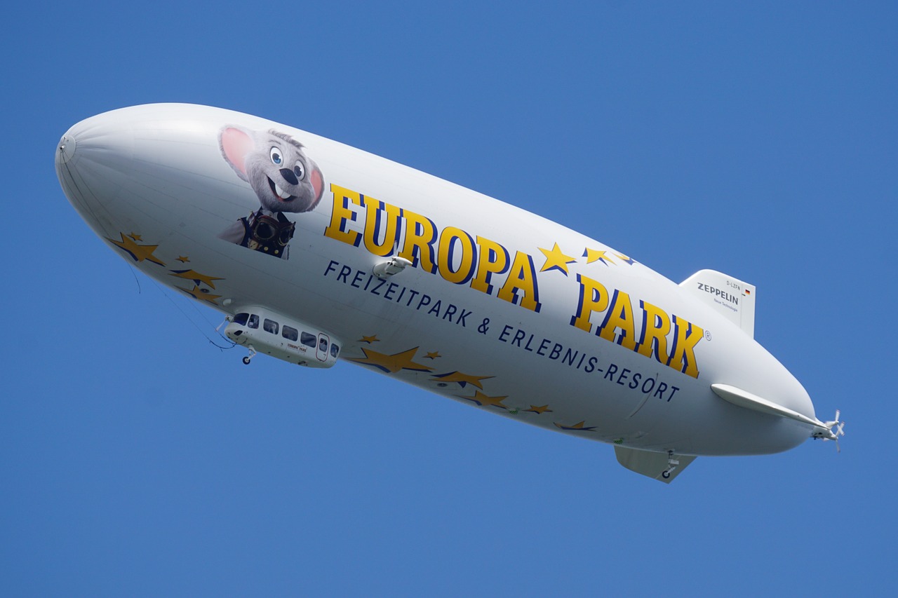 zeppelin airship fly free photo