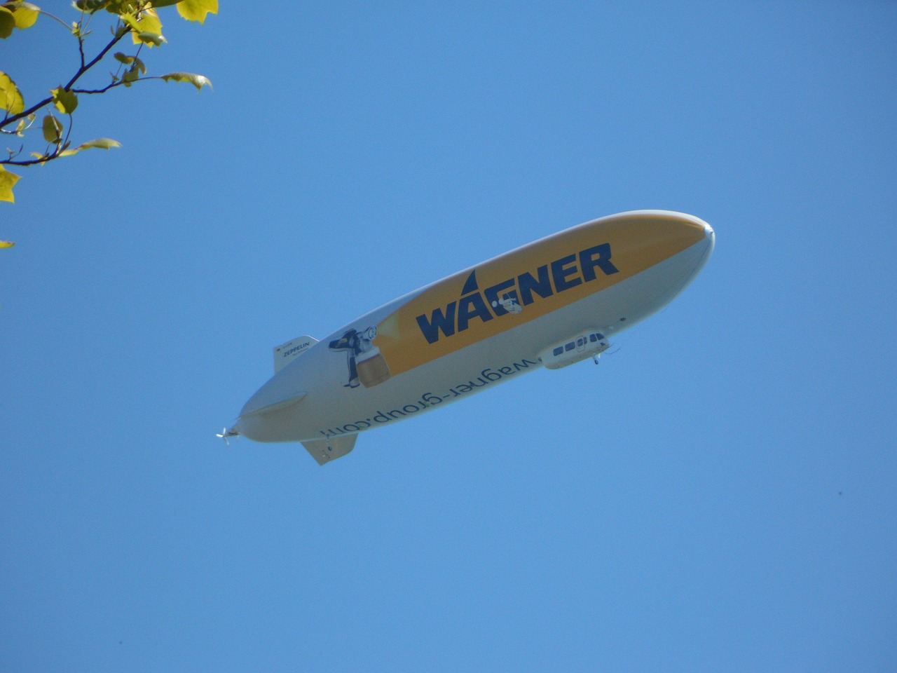 zeppelin airship float free photo