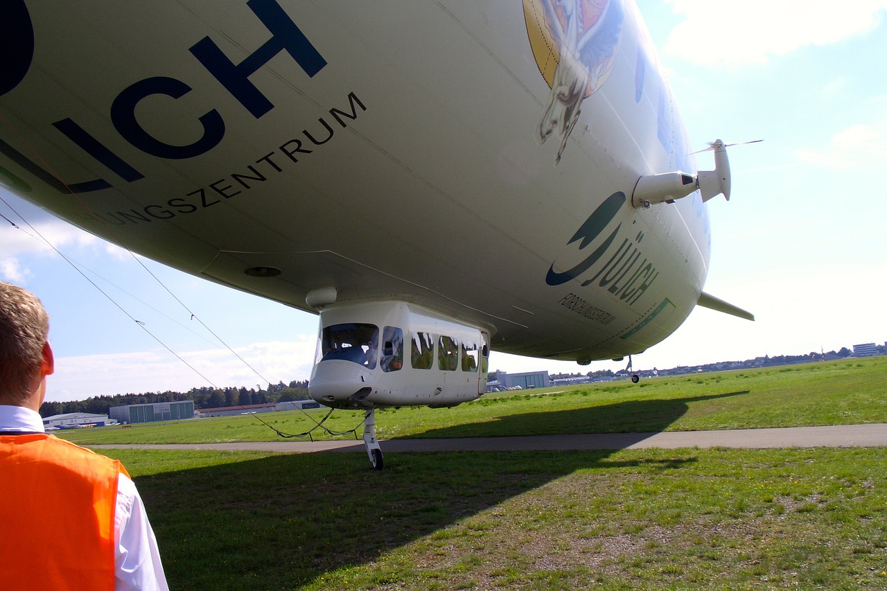 zeppelin friedrichshafen airship free photo