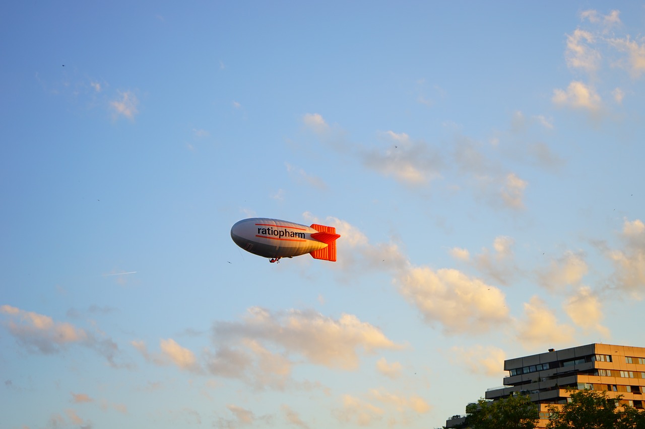 zeppelin airship fly free photo