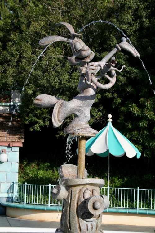 Roger Rabbit Statue
