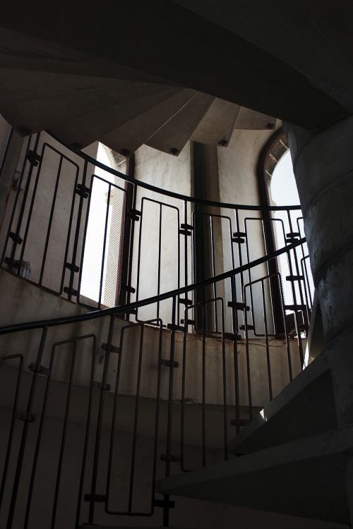 a spiral staircase the railing history