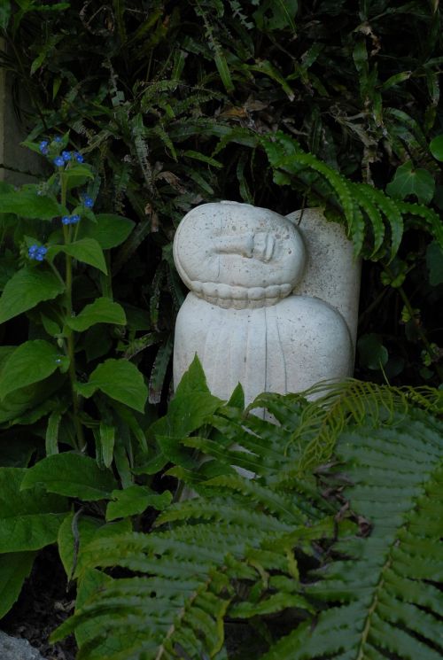 a stone garden sculpture sculpture