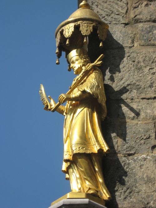 aachen sculpture gold