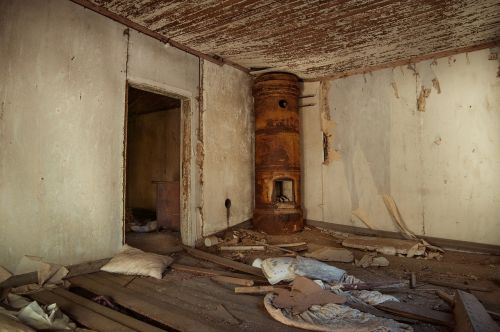 abandoned house old