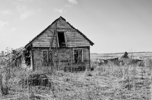 abandoned  barn  farmhouse